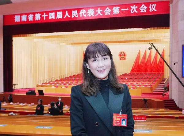 亘晟门窗董事长何海英荣获长沙县、长沙经开区“优秀企业家”称号 亘晟门窗董事长何海英荣获长沙县、长沙经开区“优秀企业家”称号